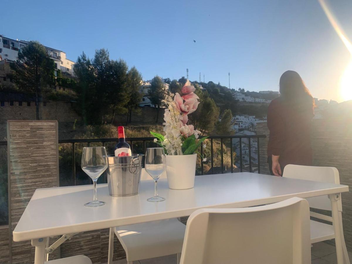 דירות Setenil De Las Bodegas El Balcon De La Roca מראה חיצוני תמונה